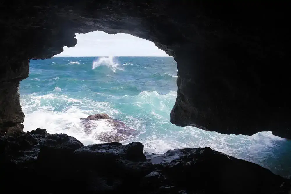 水晶洞Crystal Cove