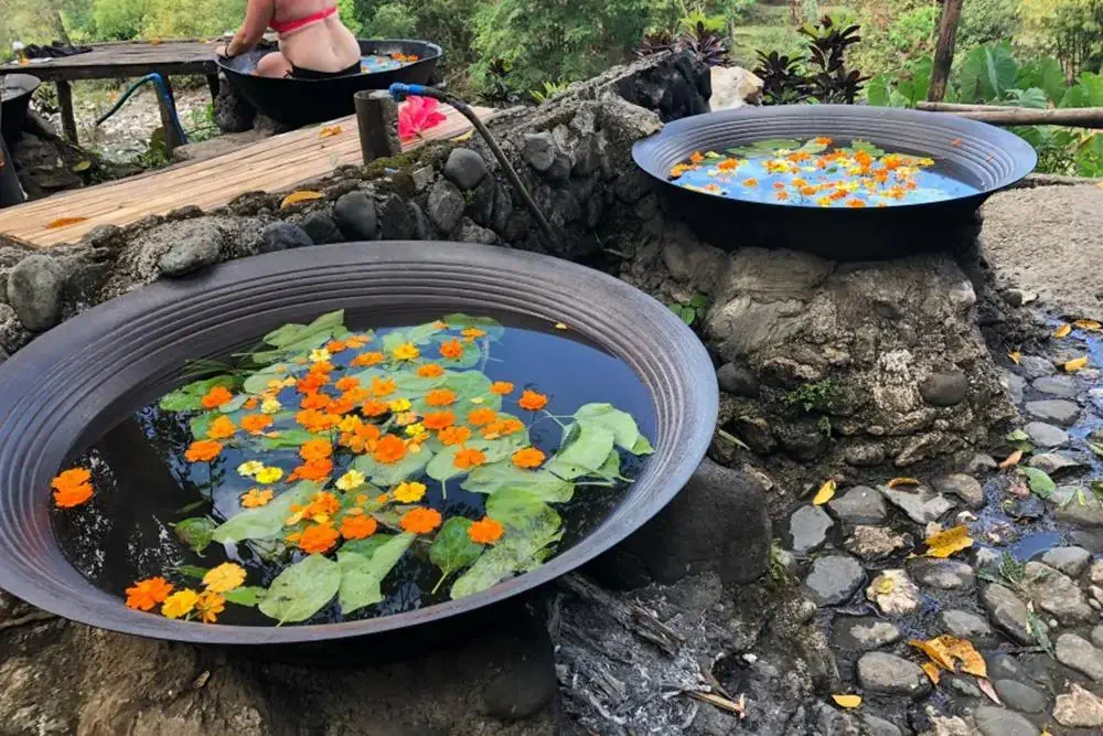  急流泛舟、雨林瀑布、食人族SPA一日遊