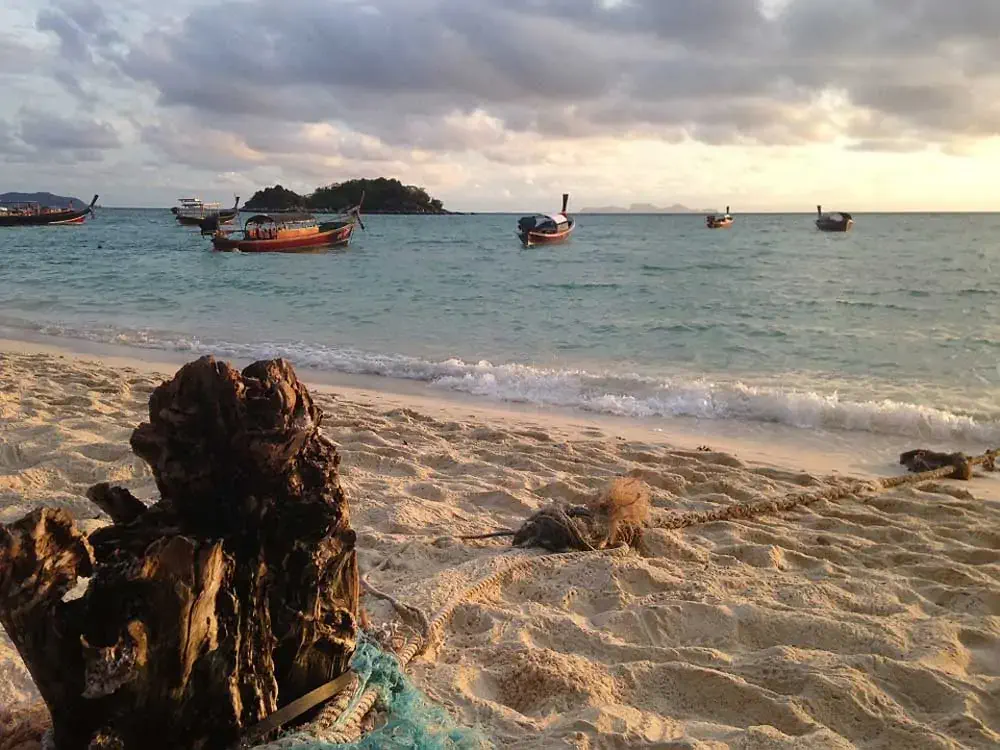 麗貝島