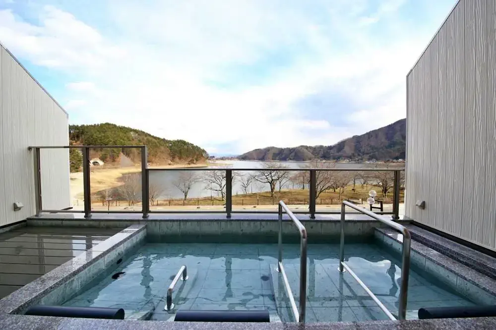 富士山-西湖-住宿-足和田-露天浴池2