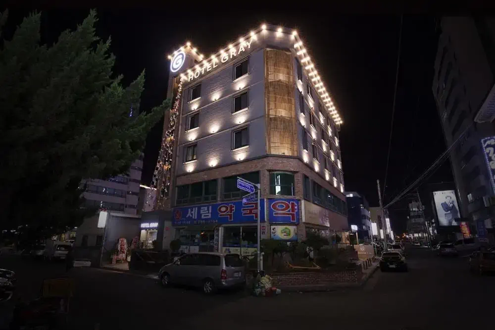 鎮海櫻花-周邊住宿-灰色飯店