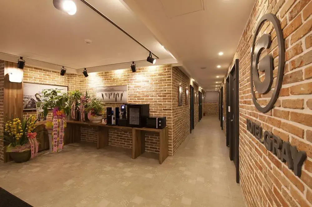 鎮海櫻花-周邊住宿-灰色飯店