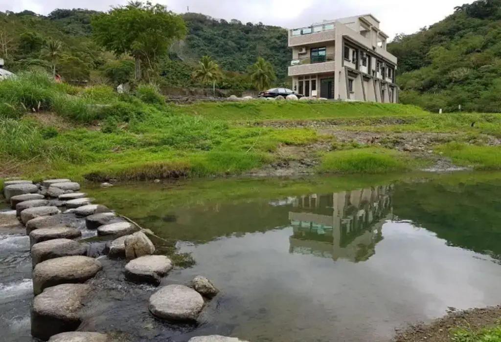 安通溪畔溫泉