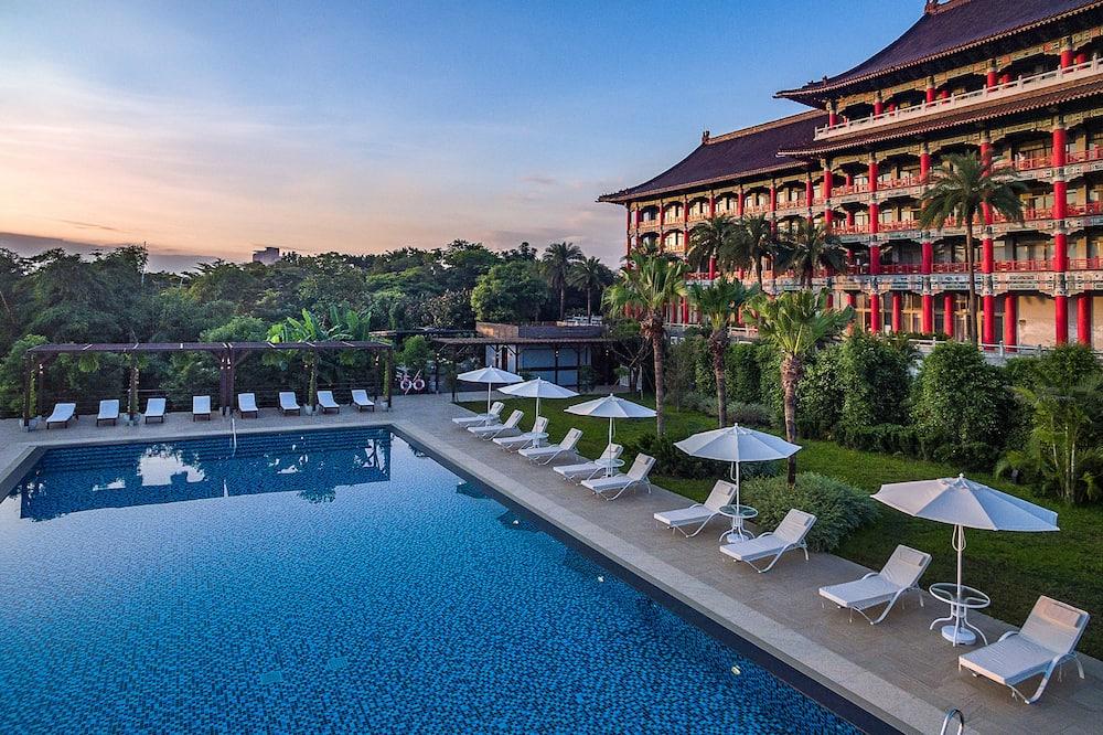 游泳池 / Expedia Group image