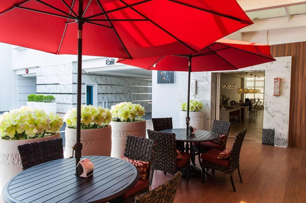 天井 / Expedia Group image