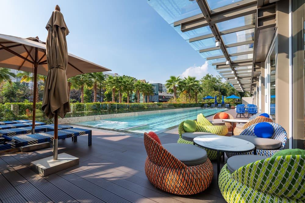 游泳池 / Expedia Group image