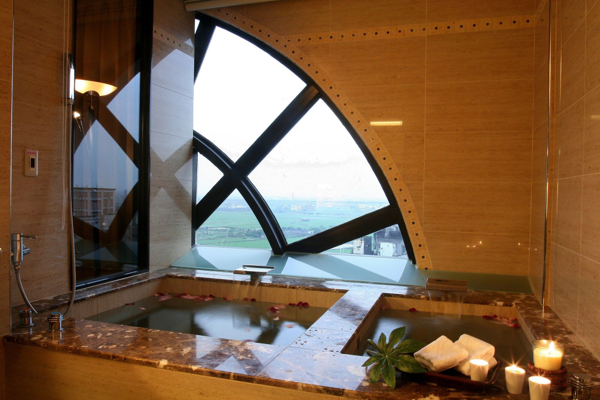 宜蘭市雪山溫泉會館| HotelsCombined