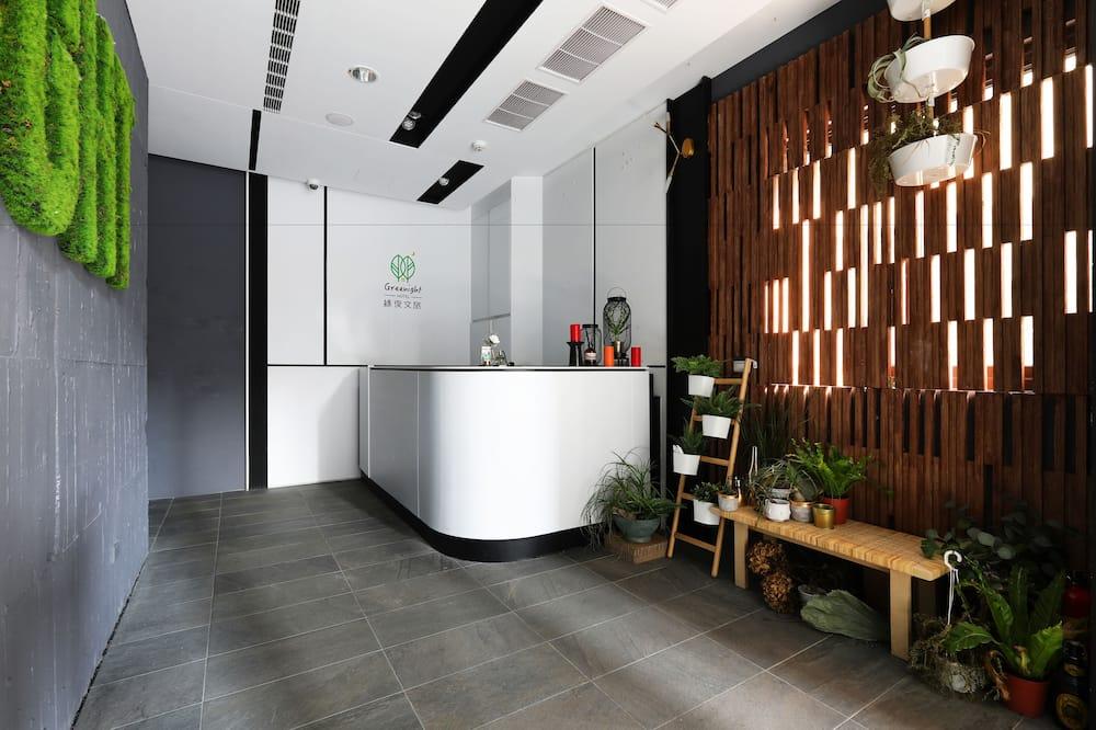 櫃檯 / Expedia Group image