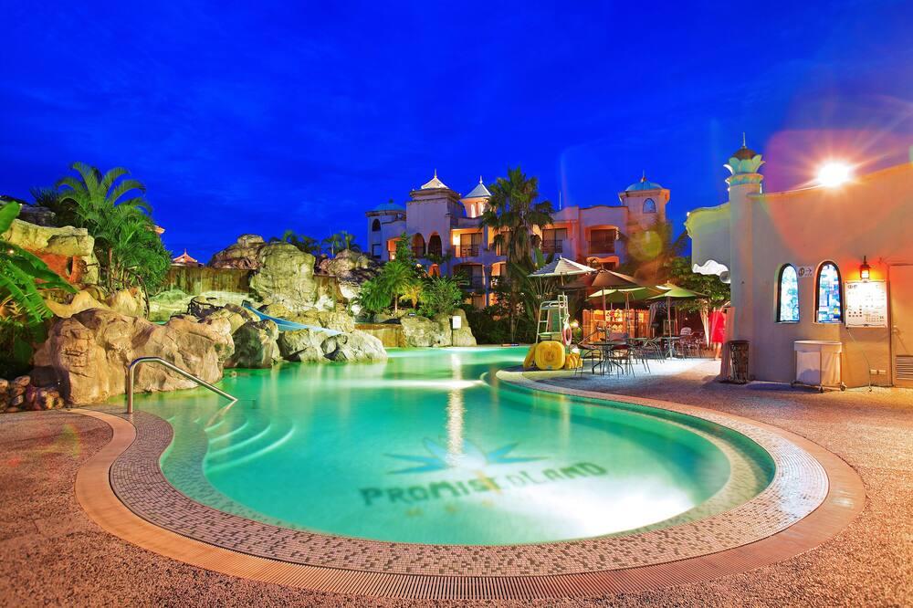 游泳池 / Expedia Group image