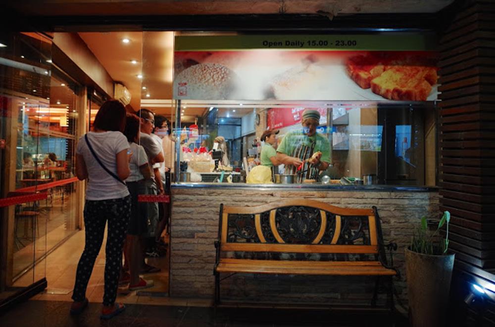 誤打誤撞走進了間排隊名店（Mont），後來上網查了才知道這家的法式吐司很有名
（但我吃的當下是覺得還好 ……）

 @ Nimmanhaemin  Rd., Chiang Mai, Thailand 

—
Ricoh GR
