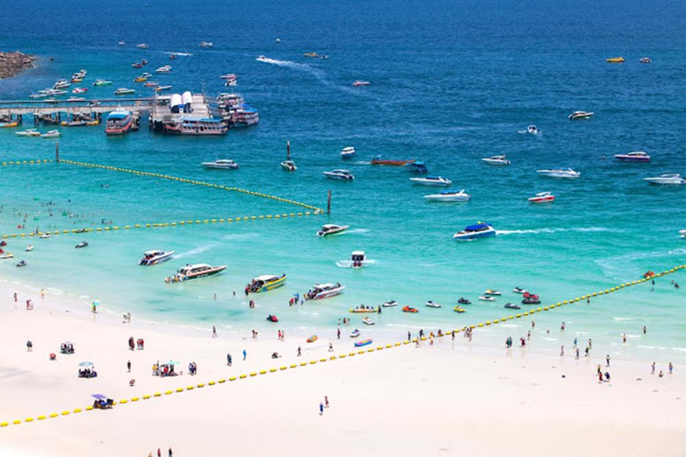 PATTAYA ,AUGUST 30 : beach of Koh Larn Island from viewpoint Koh Larn Island in Pattaya City on August 30,2015, Koh Larn island is the most famous of pattaya city in Pattaya Chonburi, Thailand.