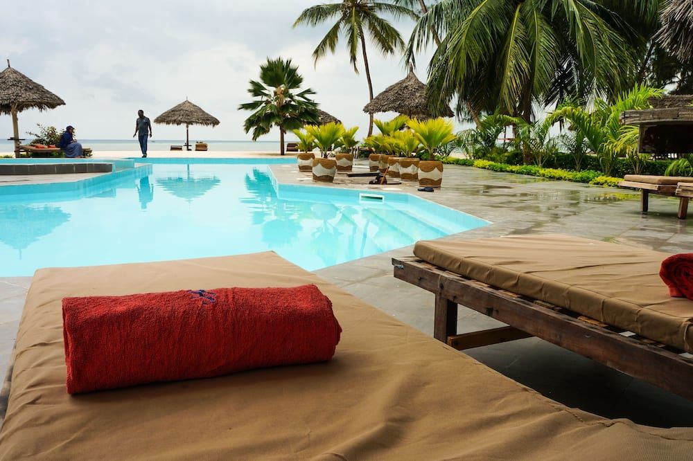 游泳池